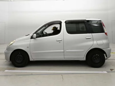 Toyota FUNCARGO  с аукциона в Японии