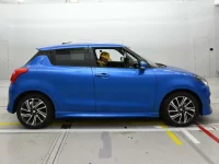 Suzuki SWIFT лот № 30512 оценка 4.5  с аукциона в Японии 2