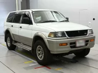 Mitsubishi CHALLENGER лот № 11097 оценка 4  с аукциона в Японии 4
