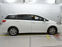 Toyota WISH лот № 30623 оценка 3.5  с аукциона в Японии 2