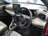 Toyota YARIS лот № 30590 оценка RA  с аукциона в Японии 8