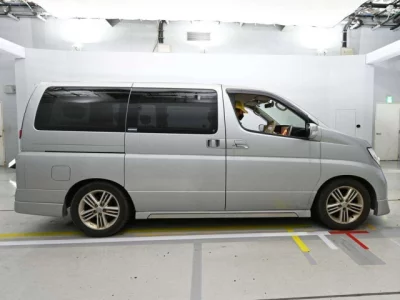 Nissan ELGRAND  с аукциона в Японии