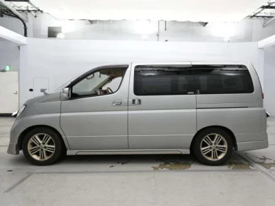 Nissan ELGRAND  с аукциона в Японии