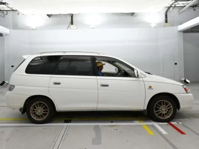 Toyota GAIA  с аукциона в Японии