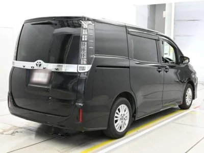 Toyota VOXY  с аукциона в Японии