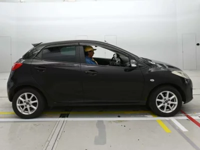 Mazda DEMIO  с аукциона в Японии
