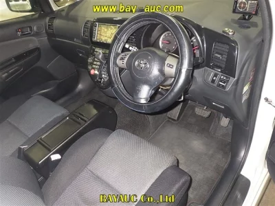 Toyota WISH  с аукциона в Японии