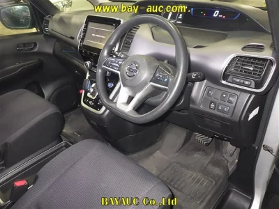 Nissan SERENA  с аукциона в Японии