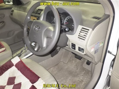 Toyota COROLLA AXIO  с аукциона в Японии