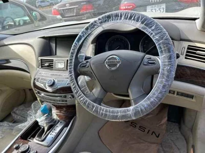 Nissan FUGA  с аукциона в Японии