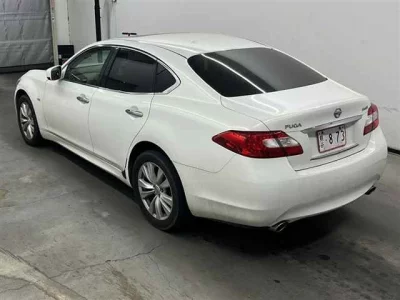 Nissan FUGA  с аукциона в Японии