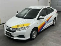 Honda GRACE лот № 10072 оценка 3.5  с аукциона в Японии 3