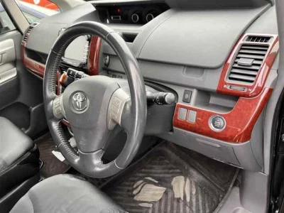 Toyota VOXY  с аукциона в Японии