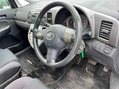 Toyota WISH  с аукциона в Японии