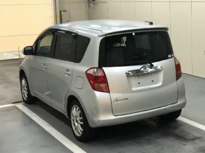 Toyota RACTIS  с аукциона в Японии
