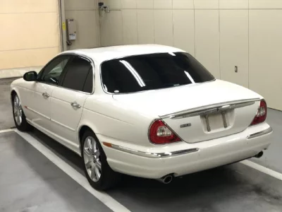Jaguar XJ SERIES