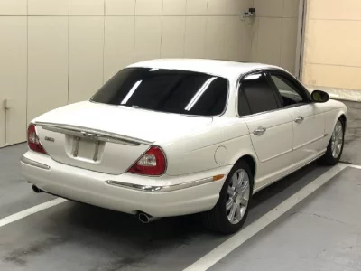 Jaguar XJ SERIES