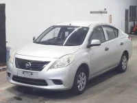 Nissan LATIO лот № 4801 оценка 3.5  с аукциона в Японии 3