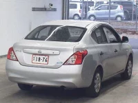 Nissan LATIO лот № 4801 оценка 3.5  с аукциона в Японии 4