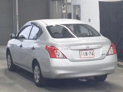 Nissan LATIO  с аукциона в Японии