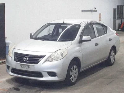 Nissan LATIO  с аукциона в Японии