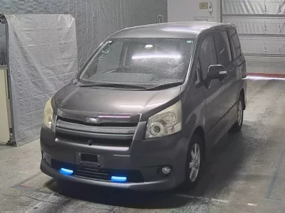 Toyota NOAH  с аукциона в Японии