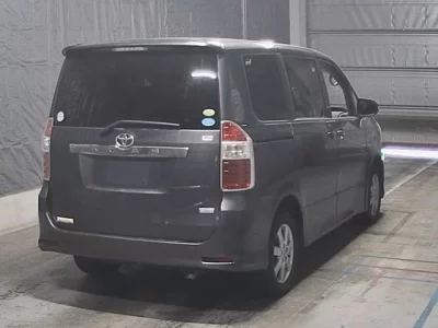 Toyota NOAH  с аукциона в Японии