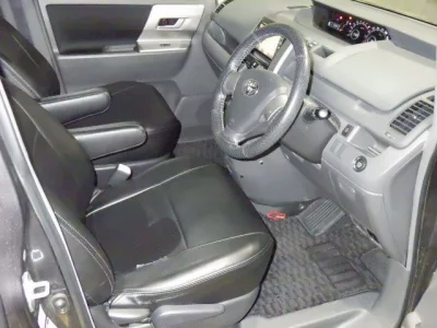 Toyota NOAH  с аукциона в Японии