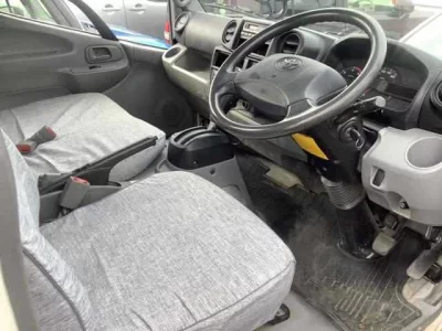 Toyota DYNA  с аукциона в Японии