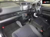 Toyota PROBOX лот № 4042 оценка 4  с аукциона в Японии 2