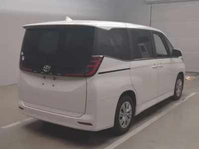 Toyota NOAH  с аукциона в Японии