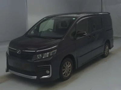 Toyota VOXY  с аукциона в Японии