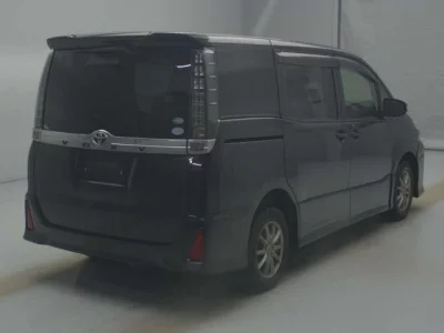 Toyota VOXY  с аукциона в Японии