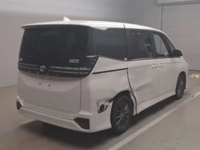 Toyota VOXY  с аукциона в Японии