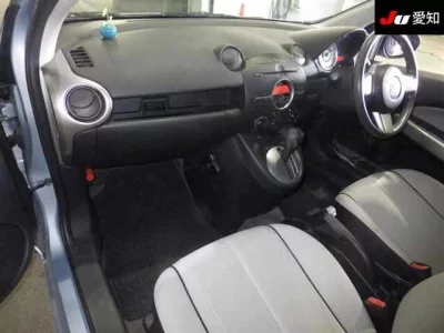 Mazda DEMIO  с аукциона в Японии