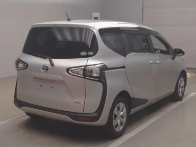 Toyota SIENTA  с аукциона в Японии