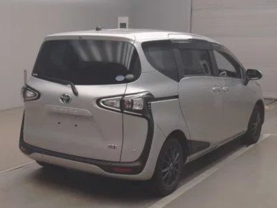 Toyota SIENTA  с аукциона в Японии