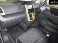 Toyota NOAH лот № 30301 оценка 3.5  с аукциона в Японии 2