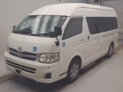 Toyota REGIUS ACE COMMUTER