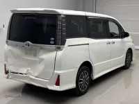 Toyota VOXY лот № 40038 оценка R  с аукциона в Японии 1