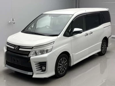 Toyota VOXY  с аукциона в Японии
