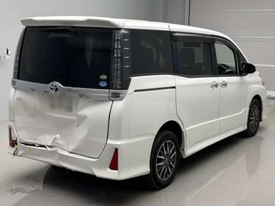 Toyota VOXY  с аукциона в Японии