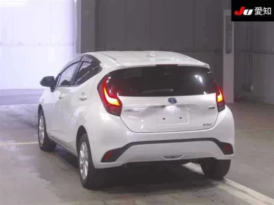 Toyota AQUA  с аукциона в Японии