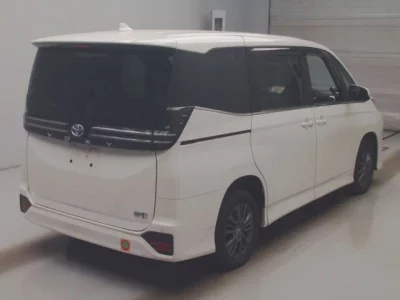 Toyota VOXY  с аукциона в Японии