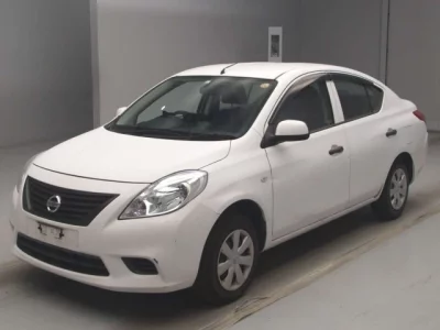 Nissan LATIO  с аукциона в Японии