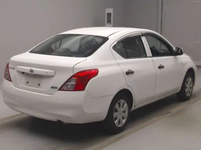 Nissan LATIO  с аукциона в Японии