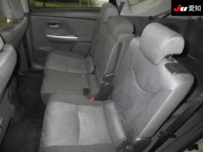 Toyota PRIUS ALPHA  с аукциона в Японии