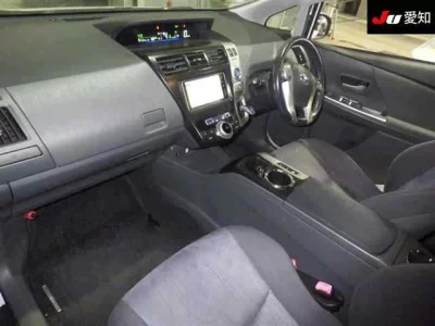 Toyota PRIUS ALPHA  с аукциона в Японии