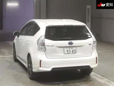 Toyota PRIUS ALPHA  с аукциона в Японии