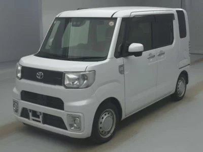 Toyota PIXIS MEGA  с аукциона в Японии